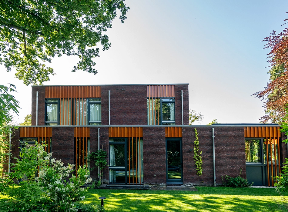 House with garden and ClickBrick wall by wienerberger (photo)