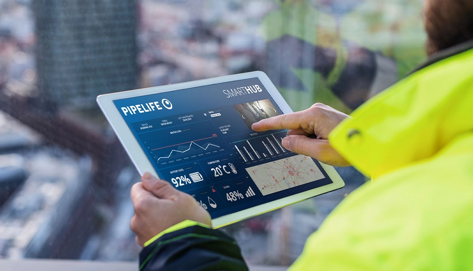 Man interacting with a tablet, Pipelife visible on the screen (photo)