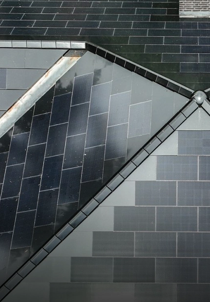 A bird's-eye view of a roof fitted with solar roof tiles (photo)